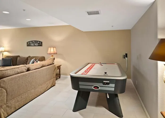 Family Friendly Townhome In Golf Community